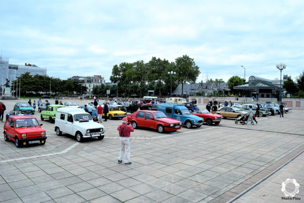 rassemblement automobile de collection centre angers avec des voiture de prestige, de course et de collection